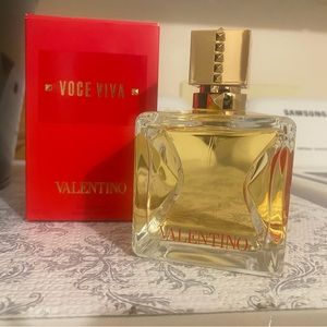 Valentino Voce Viva perfume